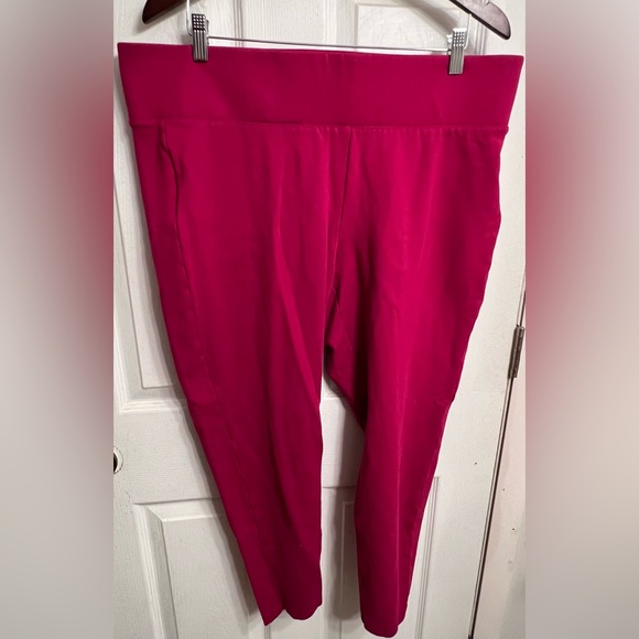 Torrid Size 2 NWOT Fuchsia Cropped Slim Fit Pixie Pants - Picture 7 of 8